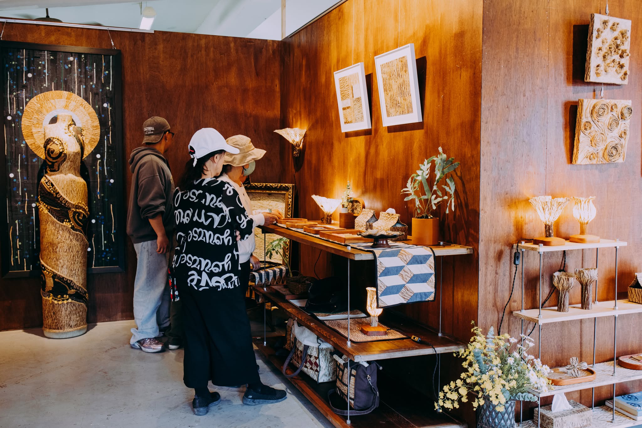 「黑色特工隊」以構樹為媒材，打造居家設計產品。圖片提供／ 黑色特工隊