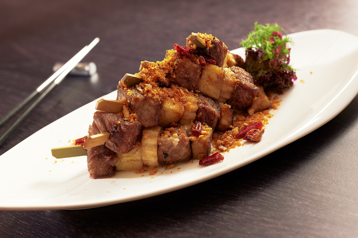 凱華樓中華料理「孜然波蘿烤和牛」透過香料堆疊香氣