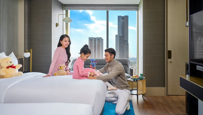 高雄洲際酒店推出冬日高鐵聯票專案《搭高鐵，遊高雄》，圖為專案房型「豪華雅緻房 雙中床」