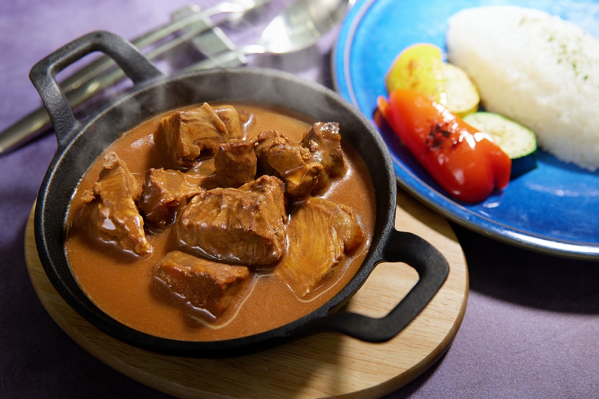 大廳酒吧月台町，以三星若狹牛升級「紅酒燉若狹和牛」。