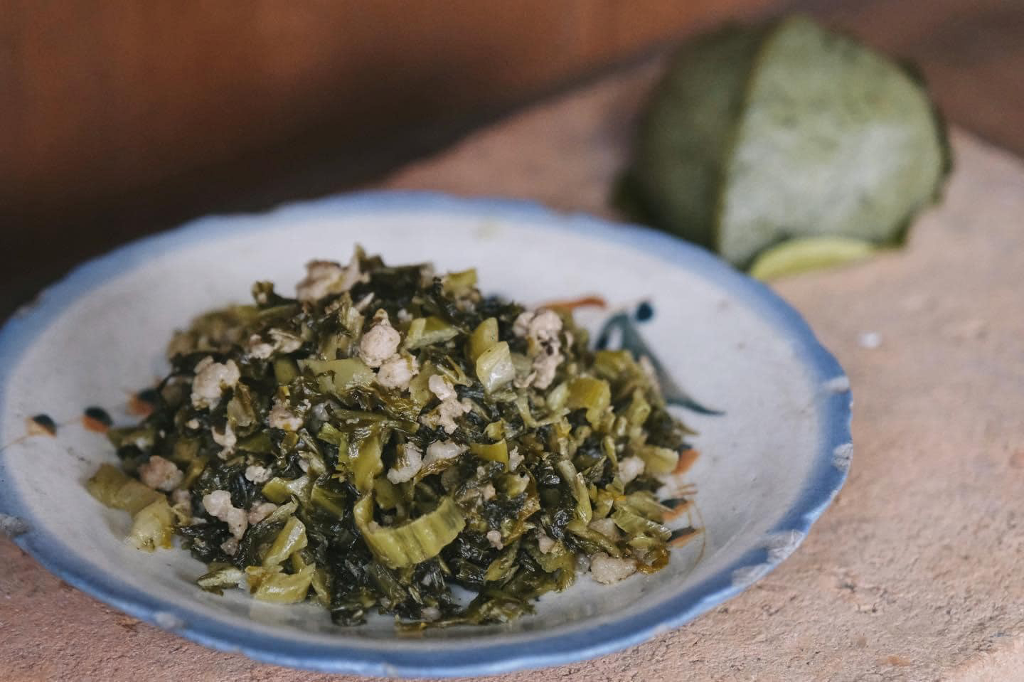 酸菜微酸清爽，接近北部客家的家常風味。