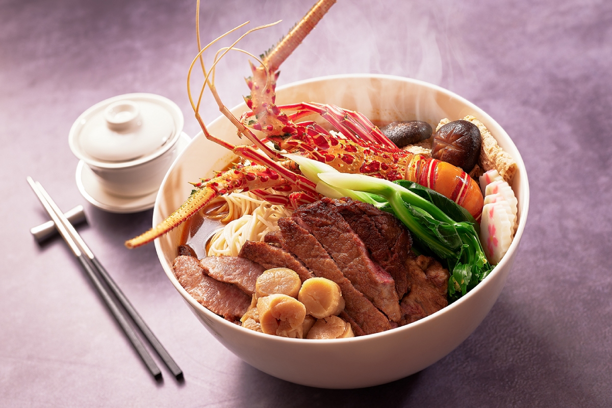 凱華樓中華料理「龍蝦和牛肉麵」以濃郁湯頭結合龍蝦鮮甜與和牛脂香。