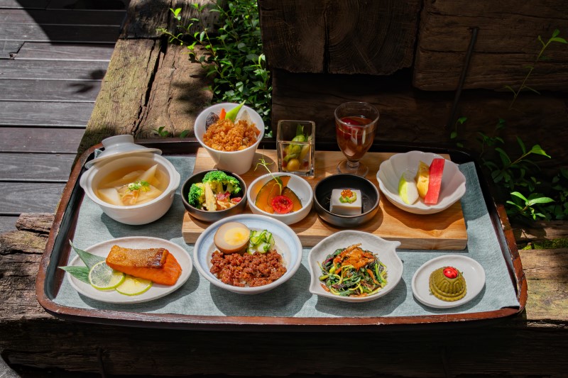 「麗禧晨之光早餐」料理融合臺灣在地文化與家庭記憶，為春日旅程注入滿滿元氣。(圖/北投麗禧提供)