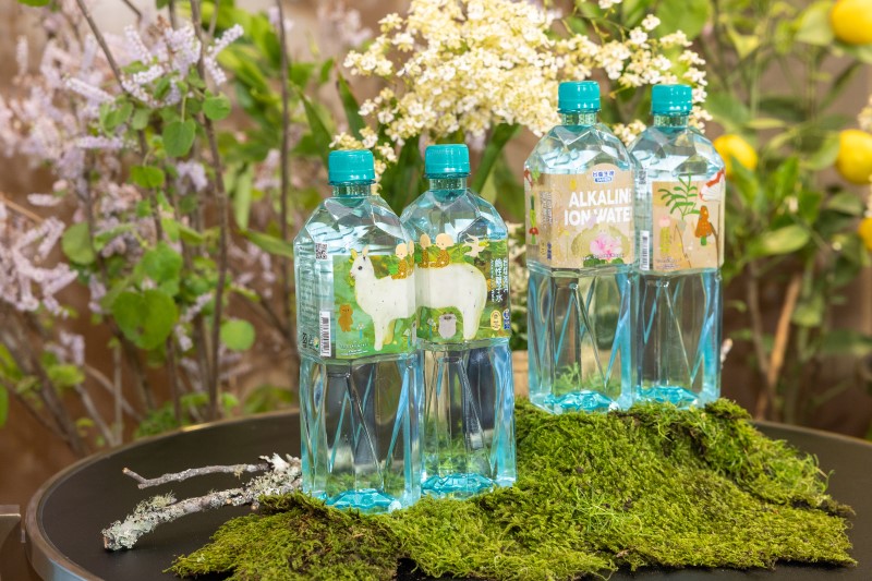 台塩海洋鹼性離子水 2026藝術限量瓶