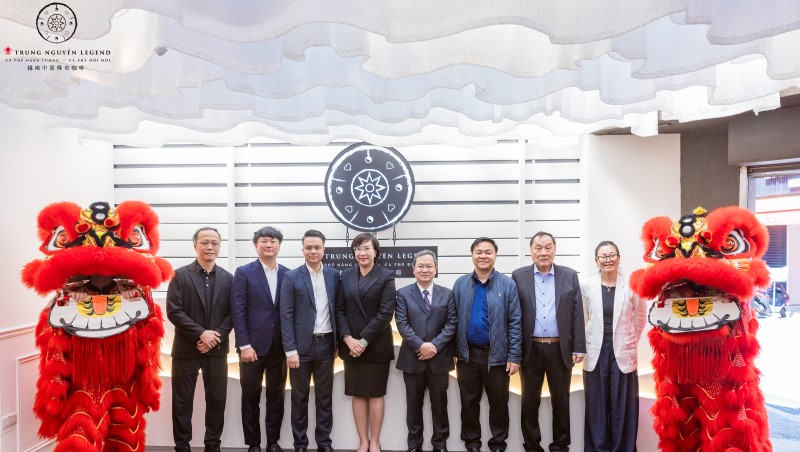 中原傳奇集團大中華區副總經理-何偉標、億瓏貿易集團代表人-林宜良、中原傳奇集團大中華區總經理-李青海、中原傳奇集團副總裁-Huynh Vang Cam Tu、駐台北越南經濟文化辦事處代表-潘喬鍾、駐台北越南經濟文化辦事處商務組長-武文強、億瓏貿易集團創辦人-吳震煌、中原傳奇集團運營經理-馬文琴