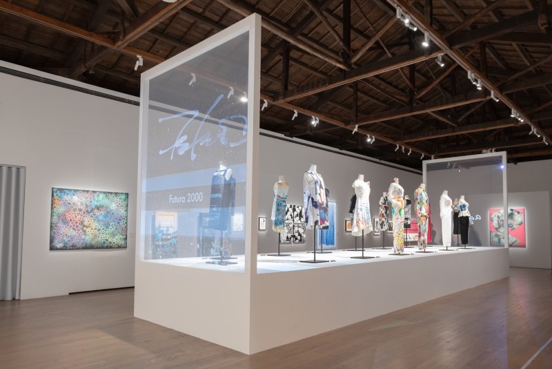 展場設置投影紗幕 透過懸浮影像呈現與Photoprints系列呼應的作品與介紹