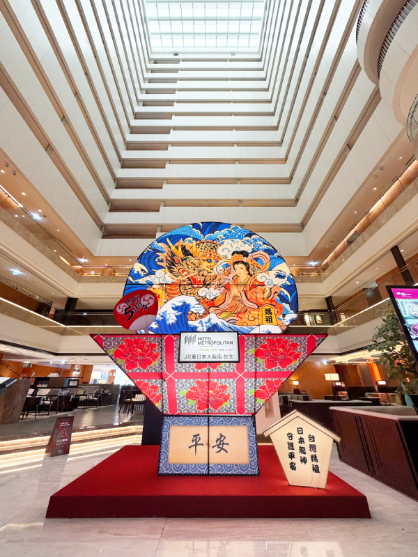 JR東日本大飯店台北開幕五週年，將日本東北三大祭典：青森睡魔祭、秋田竿燈祭及仙台七夕祭搬進館內，打造沉浸式節慶裝置。(圖/ JR東日本大飯店台北提供)