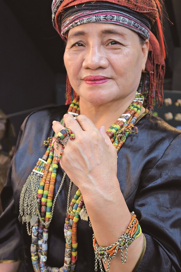 排灣族和魯凱族的精緻珠繡